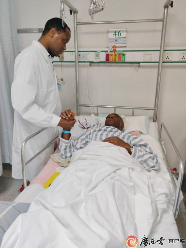 大咖配资 主刀医生称阿萨莫阿术后恢复超预期，后续重返赛场问题不大