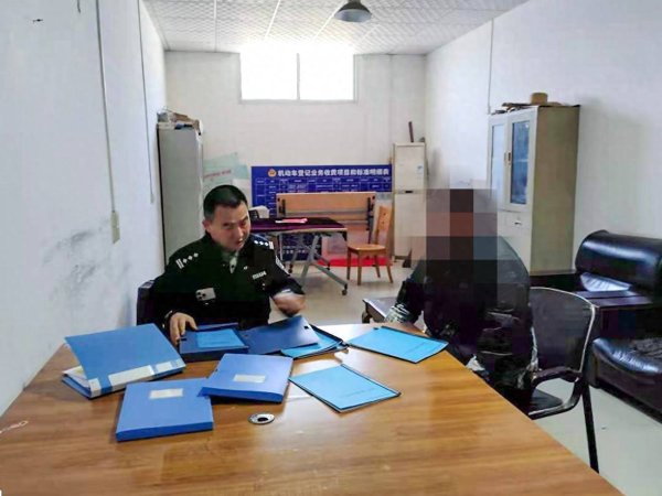 海通众合 武汉江岸交警深入客运企业开展 “敲门行动”